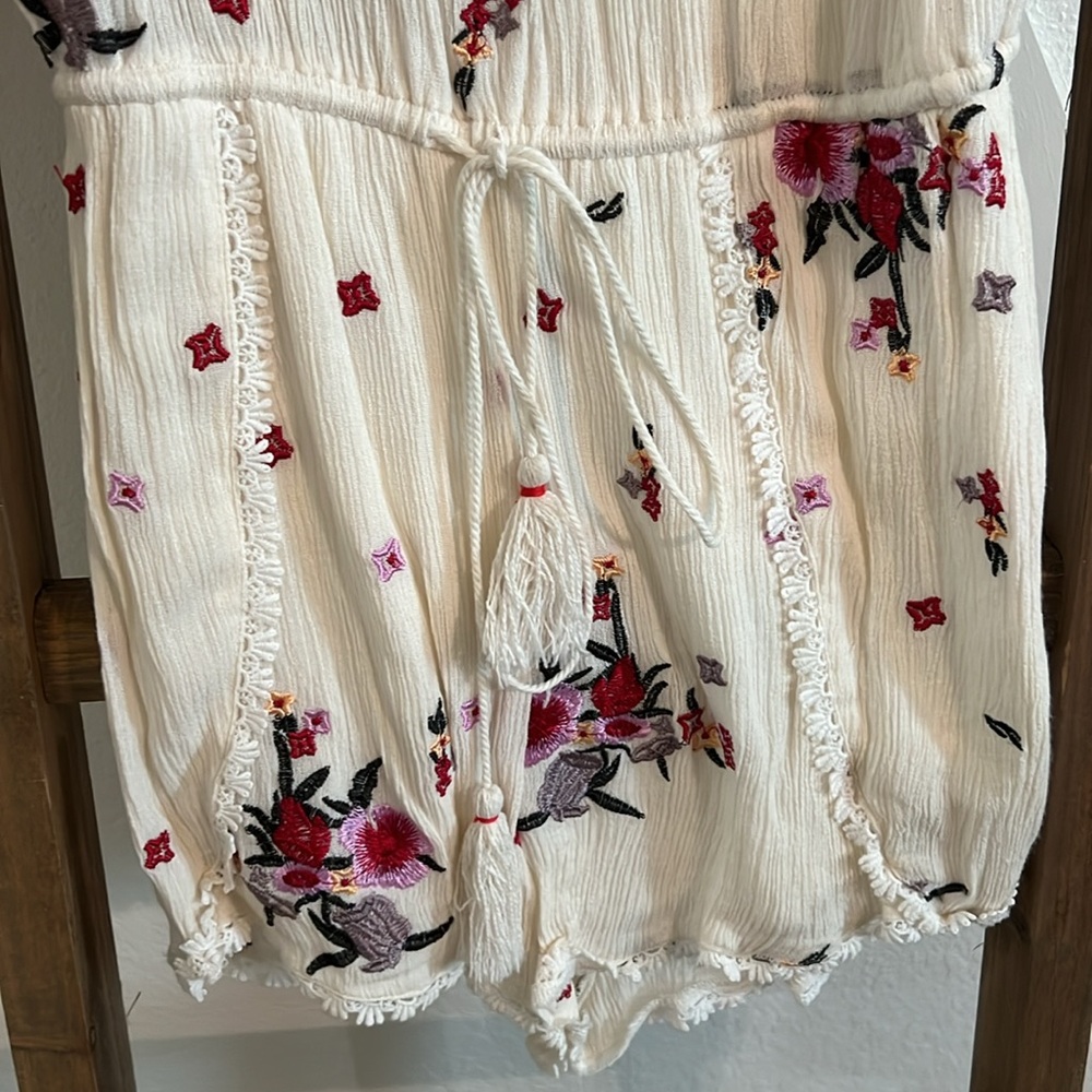 White floral romper - Picture 3 of 4
